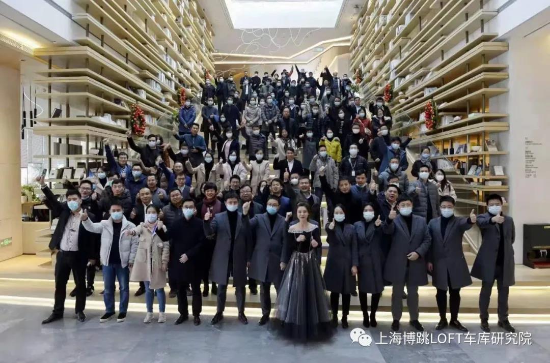 酒泉全国一百多人在华侨城汉口道6号参观研讨LOFT专利车库技术！
